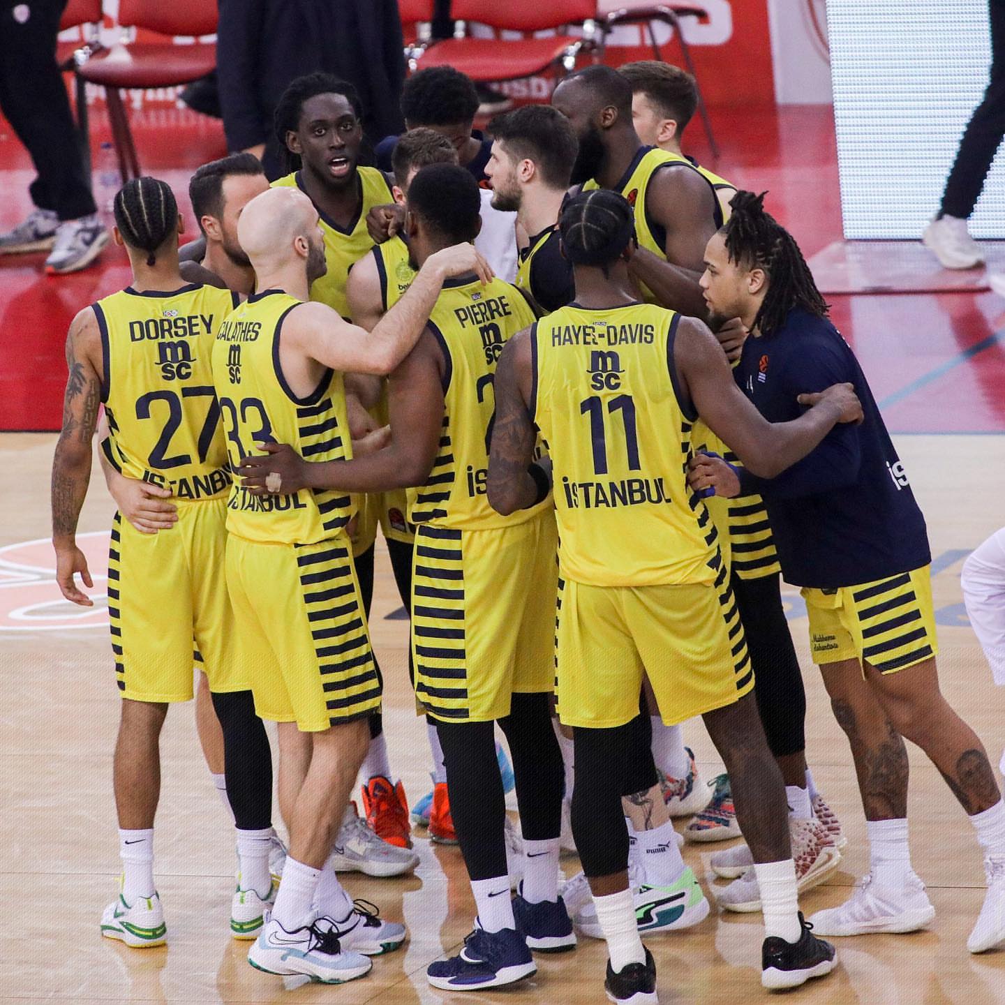 手感冰凉！麦克布莱德半场7中1仅拿2分1篮板2助攻（状态低迷！麦克布莱德半场7投仅1中，仅得2分1篮板2助攻）