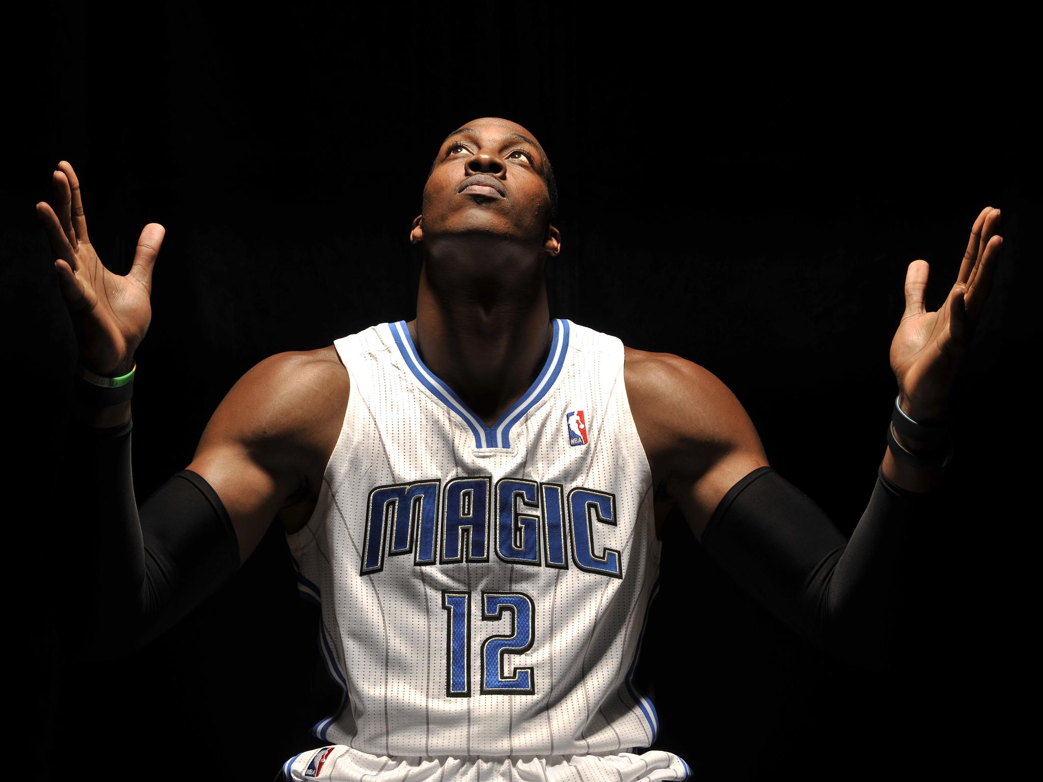 跟队：米兰双雄在为新球场找命名商，目标带来每年超2000万欧收入（记者：米兰双雄为新球场招募冠名商，年收入目标超过2000万欧元）