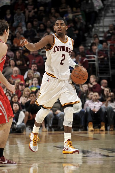 梅西太内向了，主持人说第一句就想拿着奖杯走，不到三年拿四冠（梅西被调侃太内向：刚开口就想捧杯走人，三年未满豪取四冠）