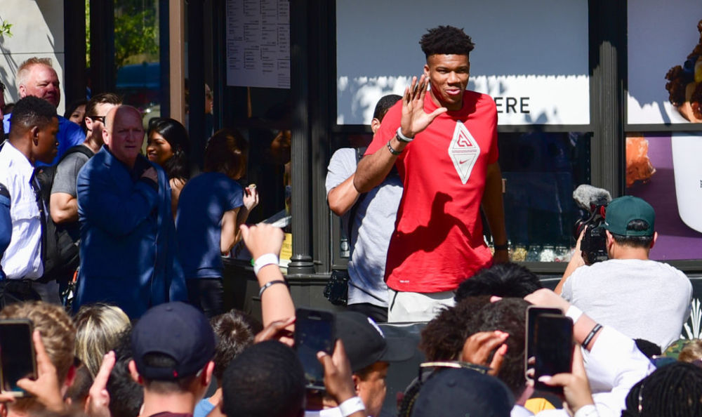 里昂新主帅上任后战术有改善（里昂换帅后战术明显提升）