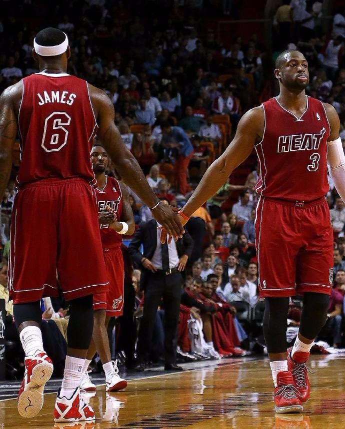 英超战报：佳夫双响，纽卡4-1埃弗顿，获联赛客场首胜（英超快讯：佳夫梅开二度，纽卡斯尔4-1击退埃弗顿，收获联赛客场首胜）