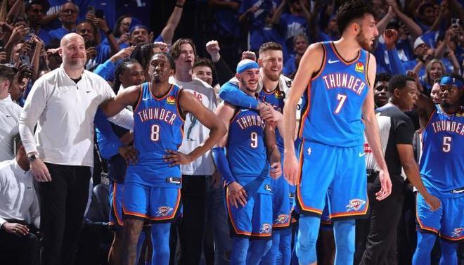 官方：约旦裁判组执法申花客战柔佛，马哈德迈赫担任主裁（官方：申花客战柔佛由约旦裁判组吹罚，马哈德·迈赫执主哨）