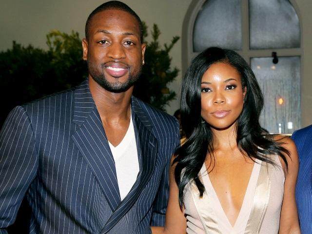 受到撞击影响？米切尔第三节仅5中2，得到4分1板1助（被撞影响发挥？米切尔第三节手感欠佳，5投2中拿下4分1篮板1助攻）